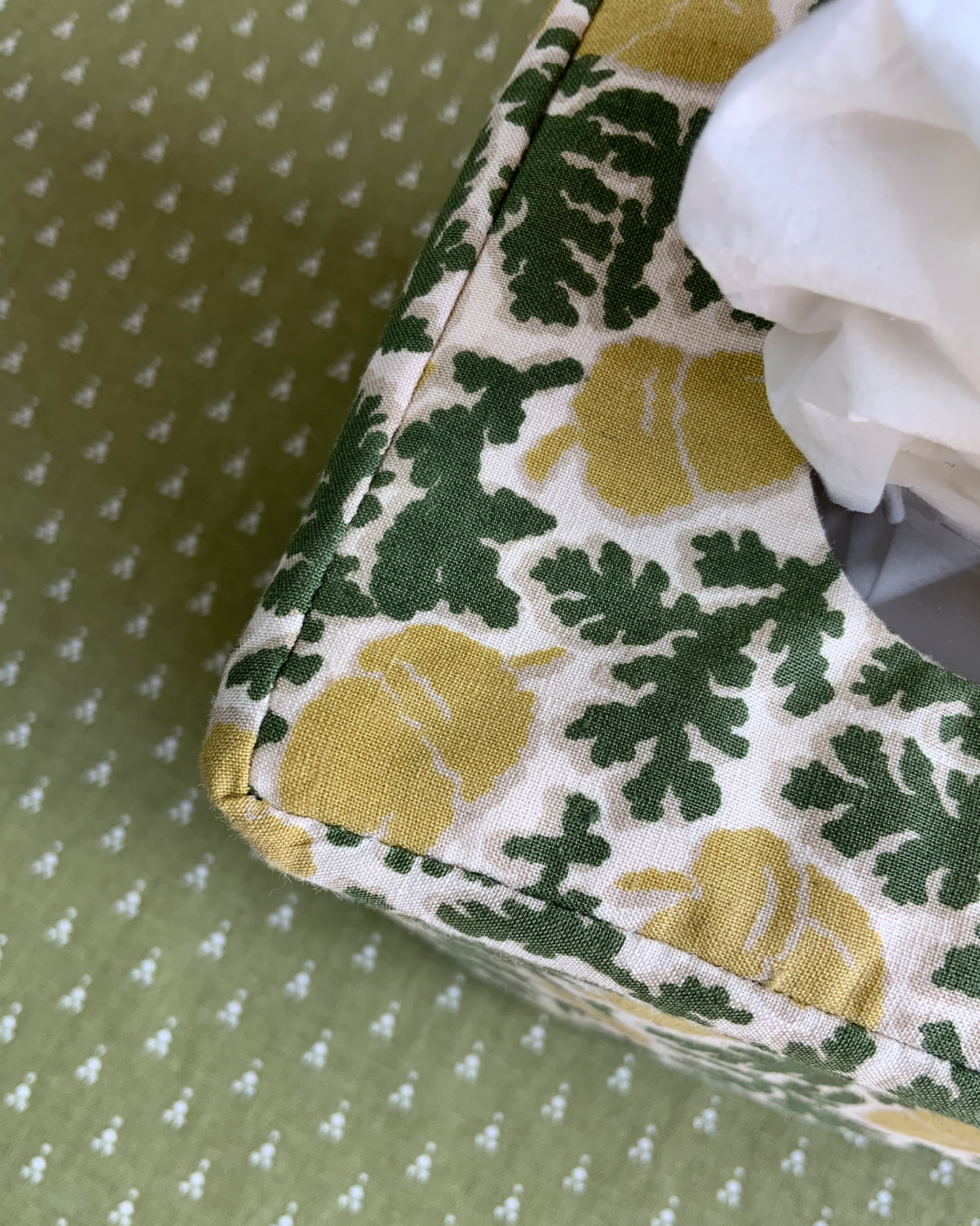 Tissue Box Cover “Acorn” in green/mustard